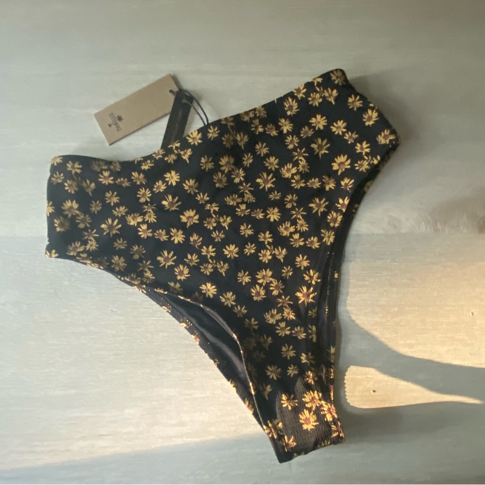 Floral High-Waisted Bikini Set - Picture 4 of 9